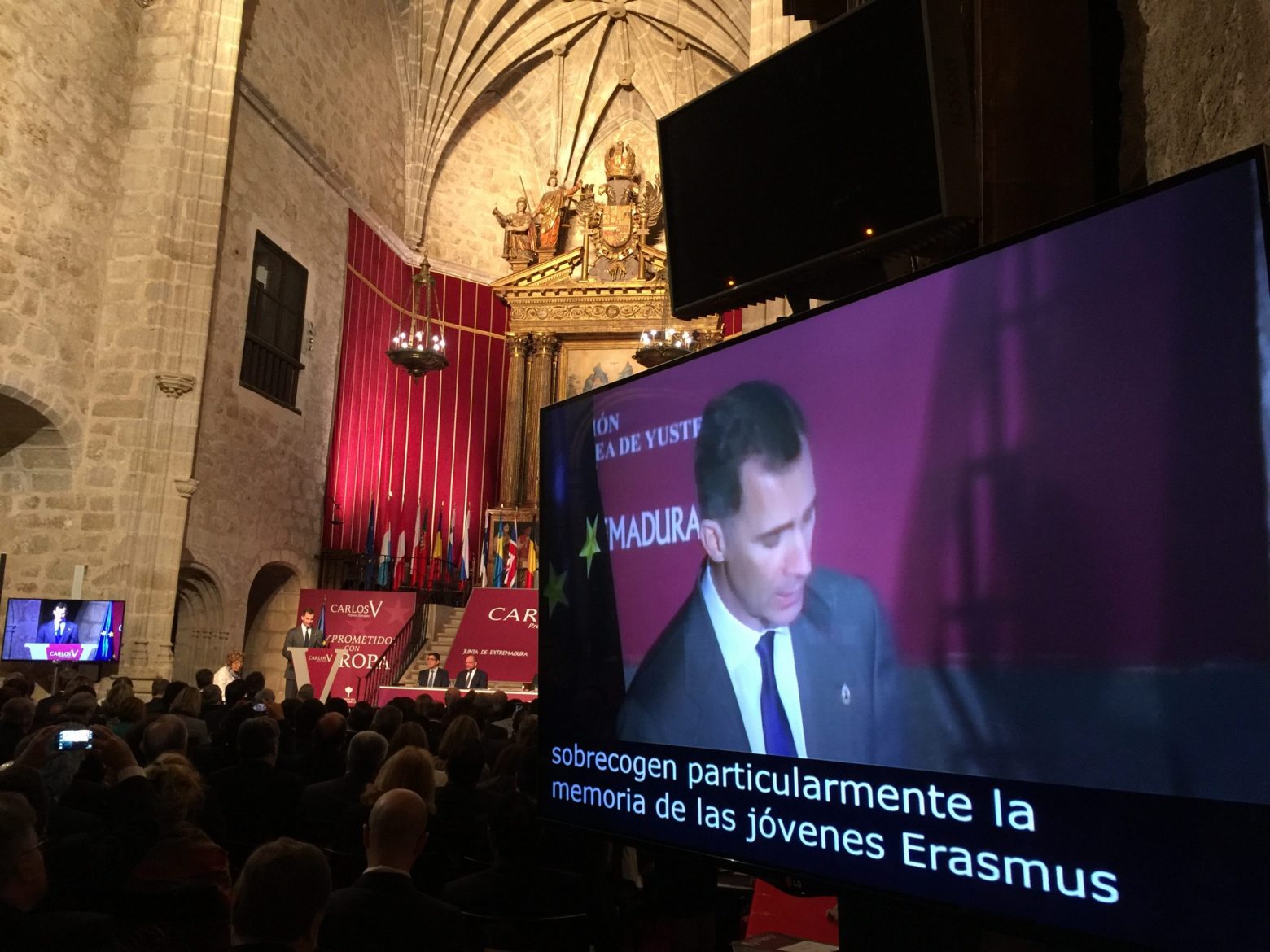 Rey Felipe VI subtitulado en un monitor Rey Felipe VI subtitulado en un monitor